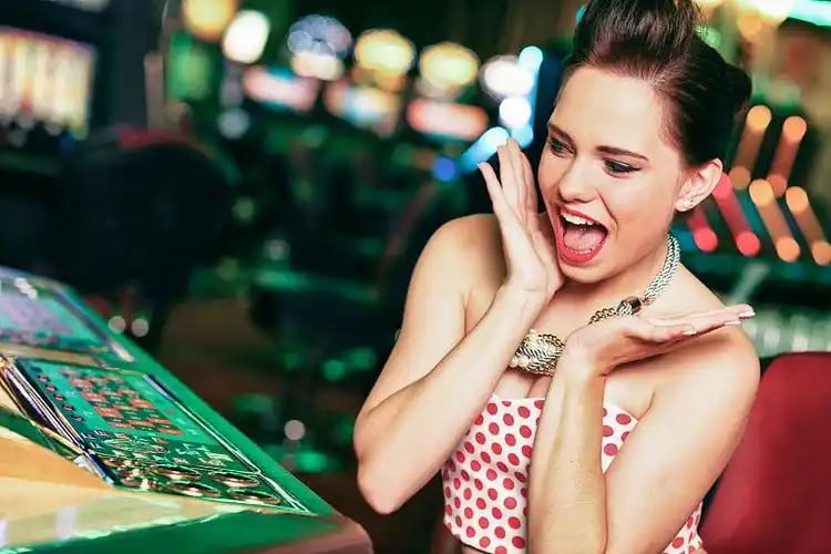 Dashboard Multi-Bet hiu777 menampilkan taruhan aktif di meja roulette dan blackjack
